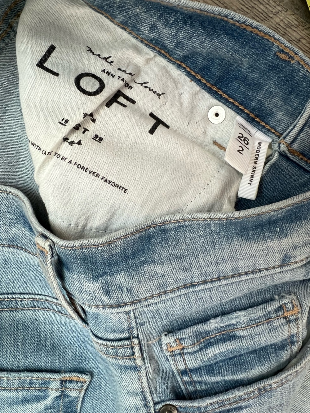 LOFT Light Blue Ankle Crop Skinny Jeans - Picture 4 of 9